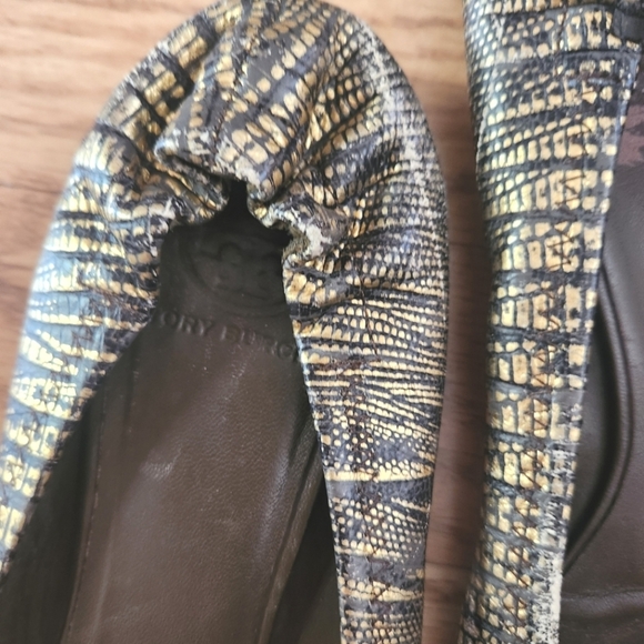 Tory Burch Black and Gold Flats, Size 8/True Size 7.5 - Picture 7 of 11